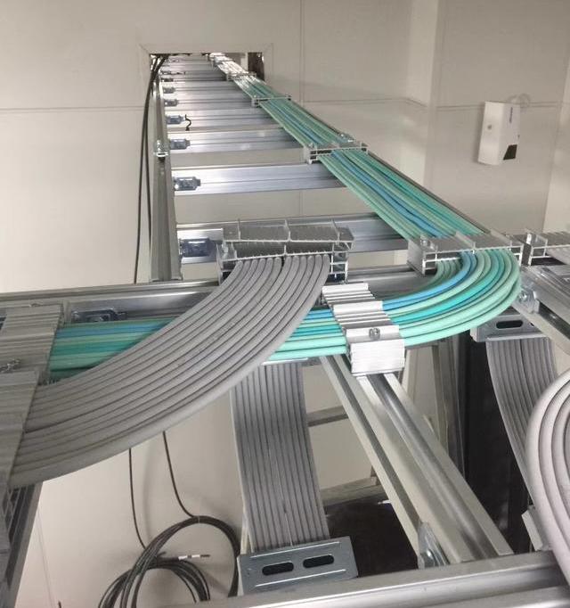 弱电机房综合布线两种走线方式施工图片对比_吊顶